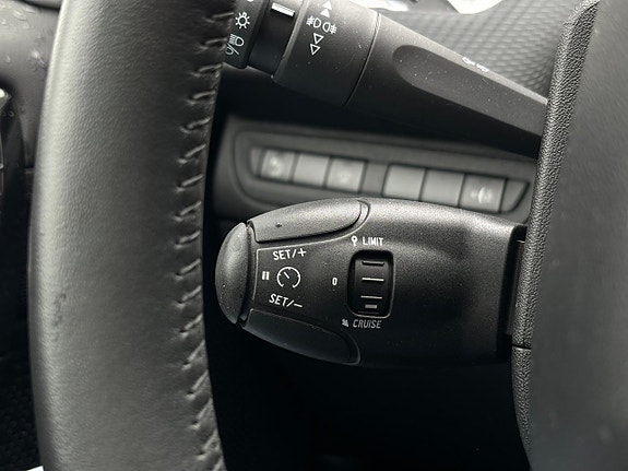 Peugeot 208 19 of 24
