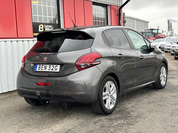 Peugeot 208 4 of 24