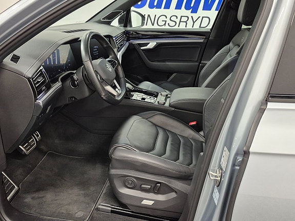Volkswagen Touareg 2 of 13