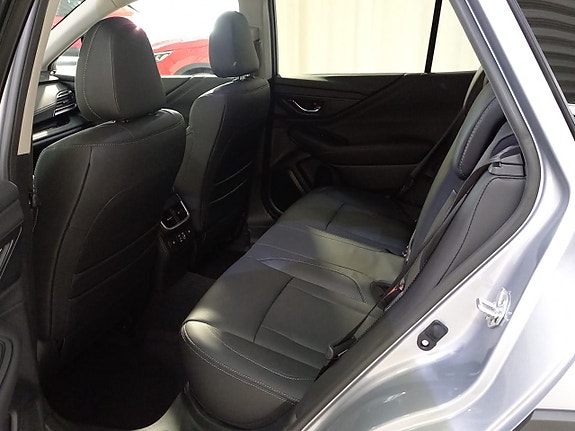 Subaru Outback 8 of 13