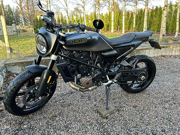 Husqvarna HUSQVARNA SVARTPILEN 701 2 of 4