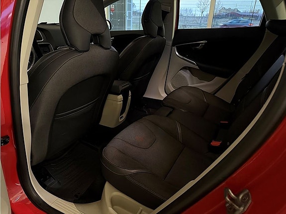 Volvo V40 Cross Country 8 of 20