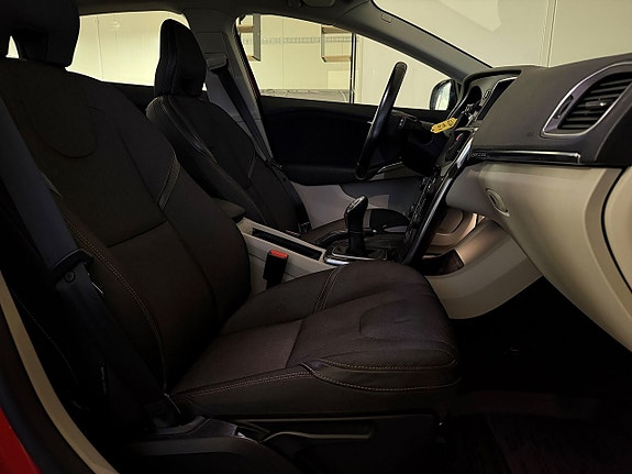 Volvo V40 Cross Country 7 of 20