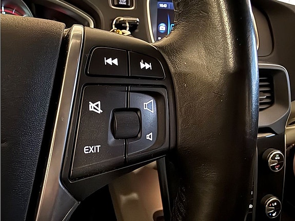 Volvo V40 Cross Country 12 of 20