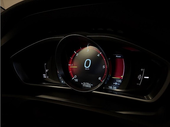 Volvo V40 Cross Country 3 of 5
