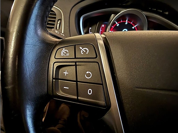 Volvo V40 Cross Country 11 of 20