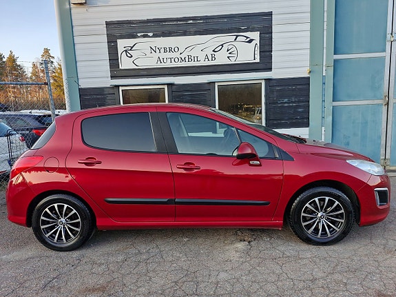 Peugeot 308 2 of 5