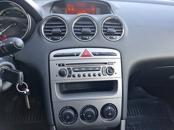Peugeot 308 10 of 14