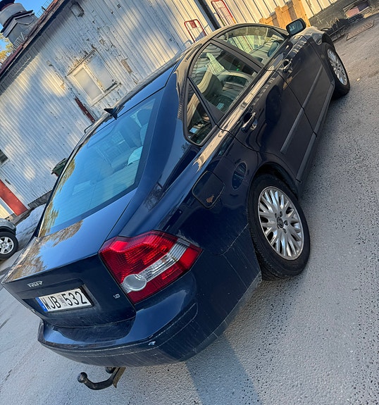 Volvo S40 2 of 5