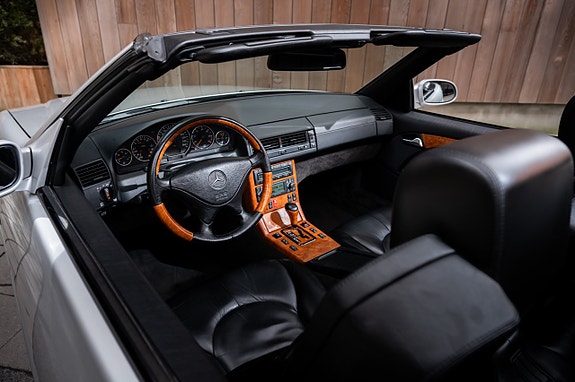 Mercedes-Benz SL500 17 of 30