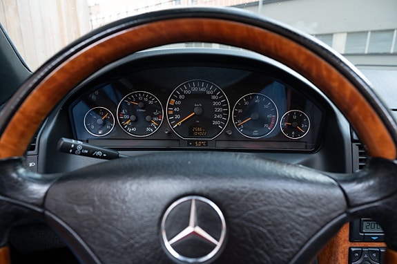 Mercedes-Benz SL500 27 of 30
