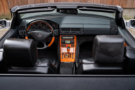 Mercedes-Benz SL500 26 of 30