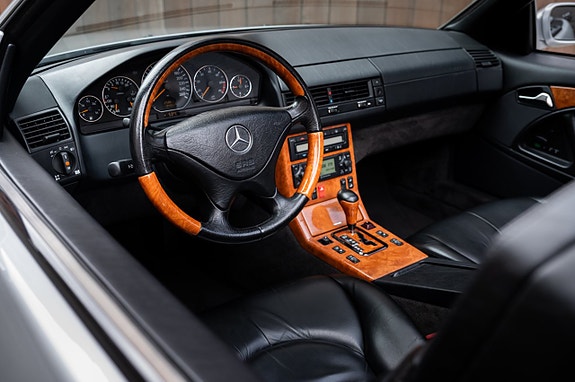 Mercedes-Benz SL500 23 of 30