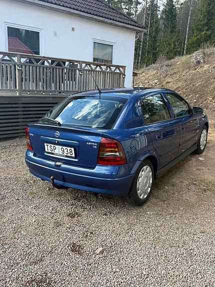 Opel Astra 3 of 5