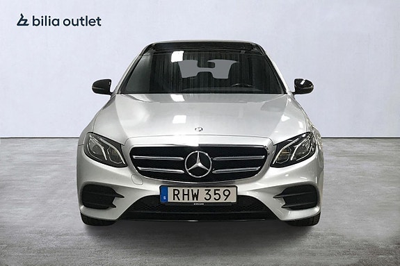 Mercedes-Benz E220 2 of 5