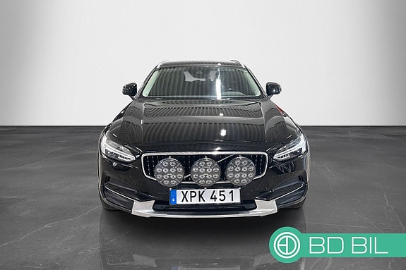 Volvo V90 Cross Country 3 of 5