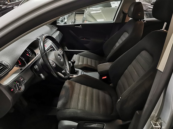 Volkswagen Passat 8 of 15