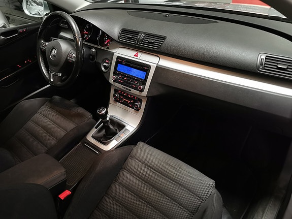 Volkswagen Passat 9 of 15