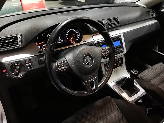 Volkswagen Passat 7 of 15