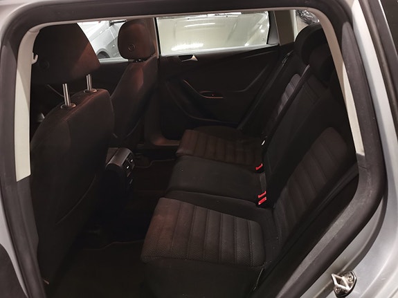 Volkswagen Passat 11 of 15