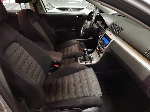 Volkswagen Passat 10 of 15