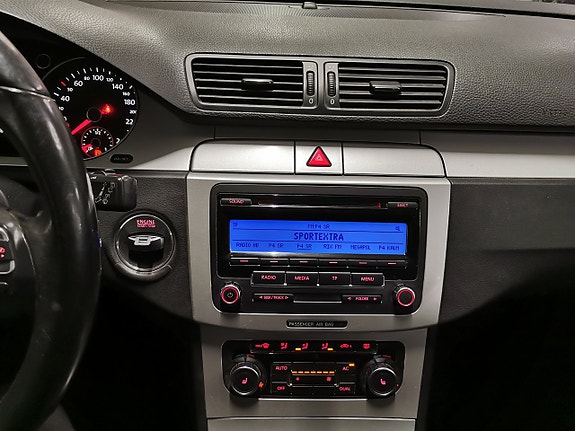 Volkswagen Passat 14 of 15