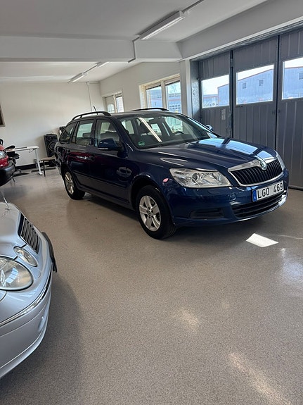 Skoda Octavia 2 of 5