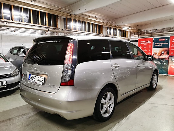 Mitsubishi Grandis 3 of 5