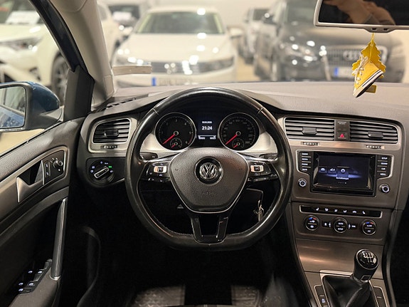 Volkswagen Golf VII 12 of 27
