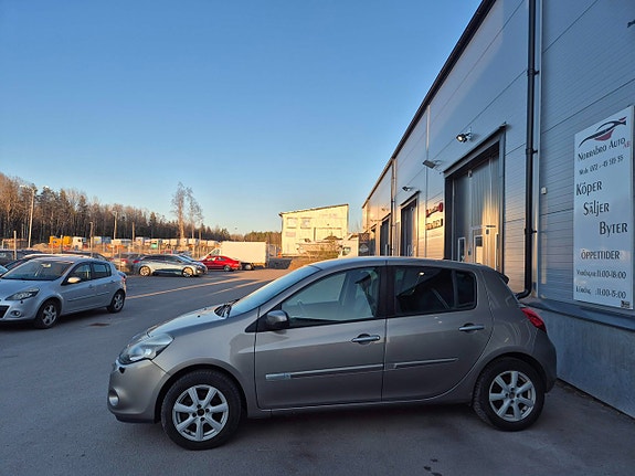 Renault Clio 2 of 12