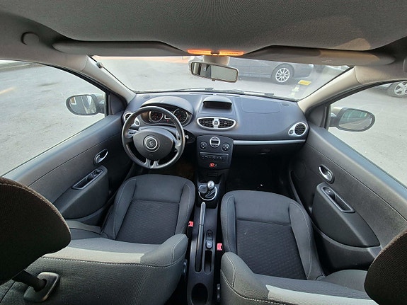 Renault Clio 8 of 12
