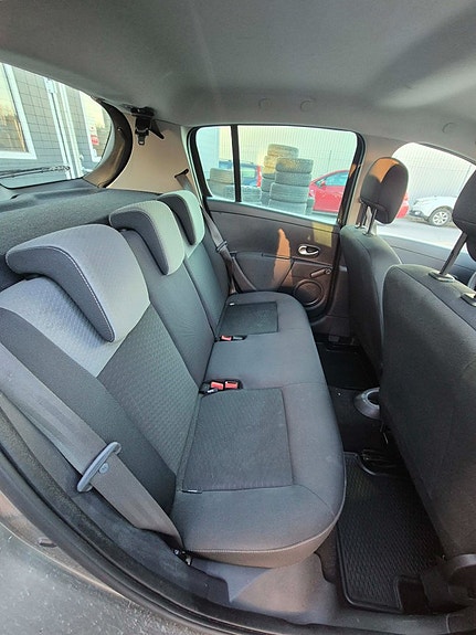 Renault Clio 11 of 12