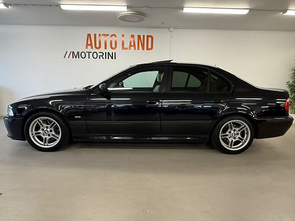 BMW 530i 4 of 5