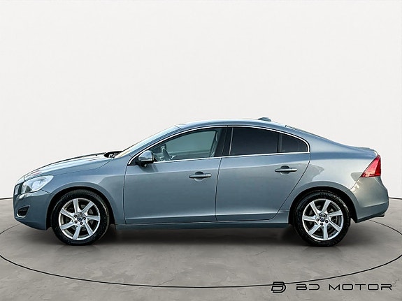 Volvo S60 2 of 5