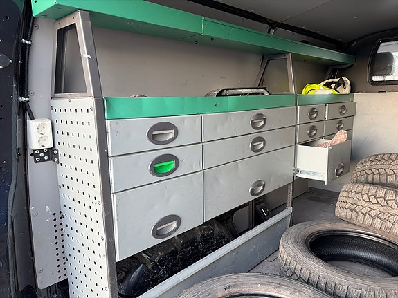 Volkswagen Transporter 26 of 28