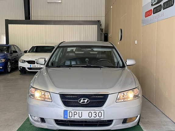 Hyundai Sonata 2 of 7