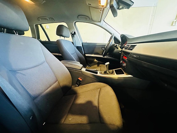 BMW 318d 8 of 19