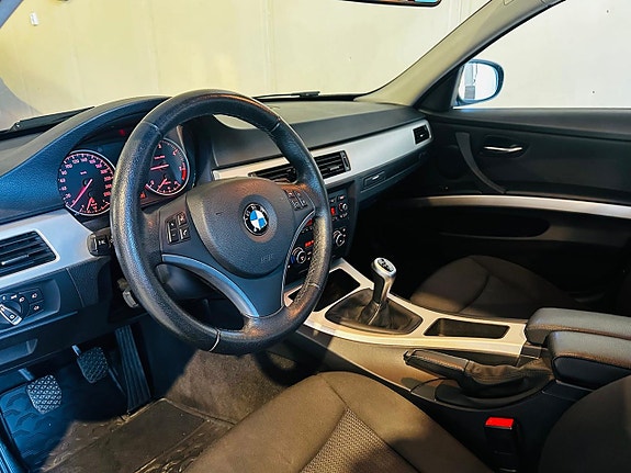 BMW 318d 13 of 19