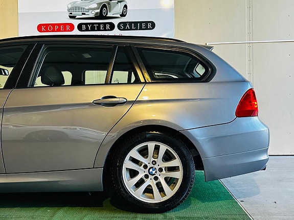 BMW 318d 16 of 19