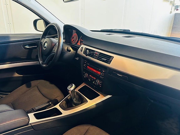 BMW 318d 9 of 19