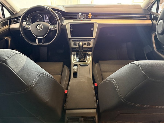 Volkswagen Passat 3 of 5