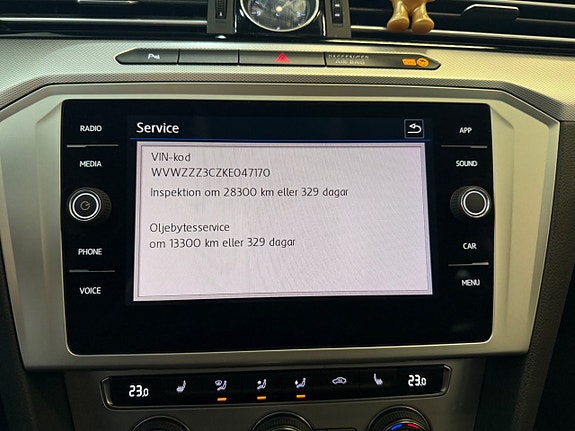 Volkswagen Passat 9 of 11