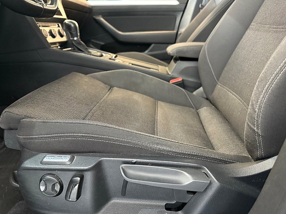 Volkswagen Passat 8 of 11