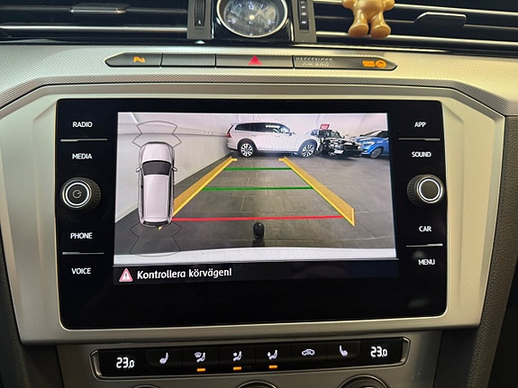 Volkswagen Passat 10 of 11