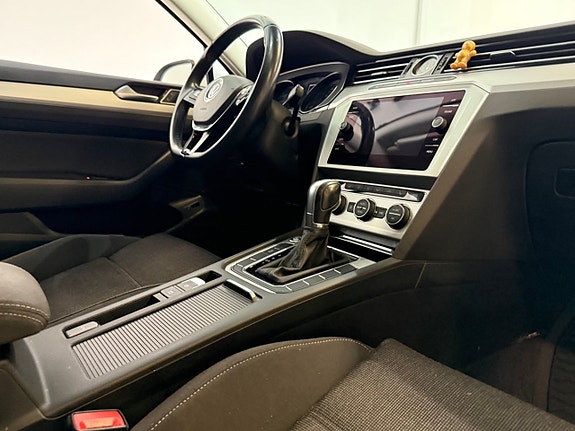 Volkswagen Passat 6 of 11