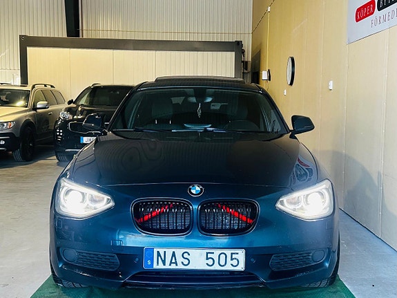 BMW 118d 2 of 5