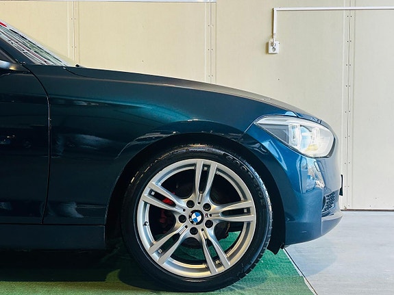 BMW 118d 3 of 5