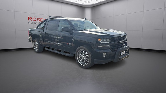 Chevrolet Silverado EV 4 of 13