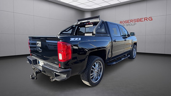 Chevrolet Silverado EV 3 of 13