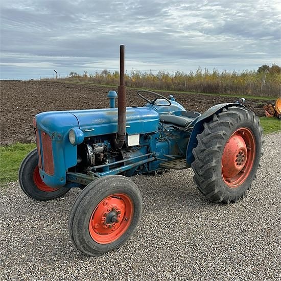 Ford Dexta T3 - New back tyres 2 of 30